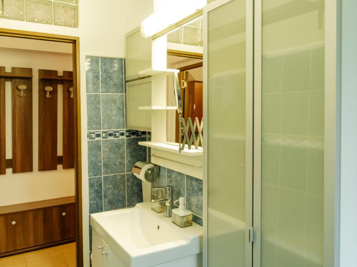 Old Town Historic Apartment With Backyard Mini Park Bukarest Exteriör bild