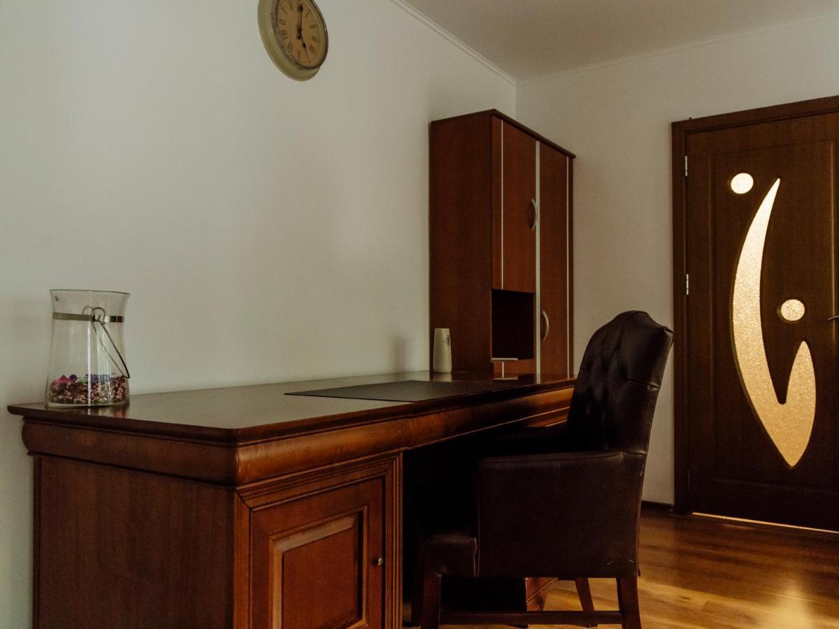 Old Town Historic Apartment With Backyard Mini Park Bukarest Exteriör bild
