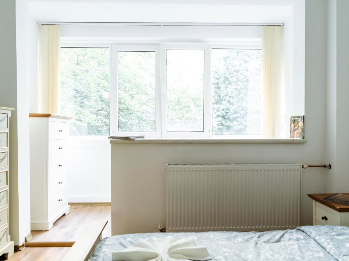 Old Town Historic Apartment With Backyard Mini Park Bukarest Exteriör bild