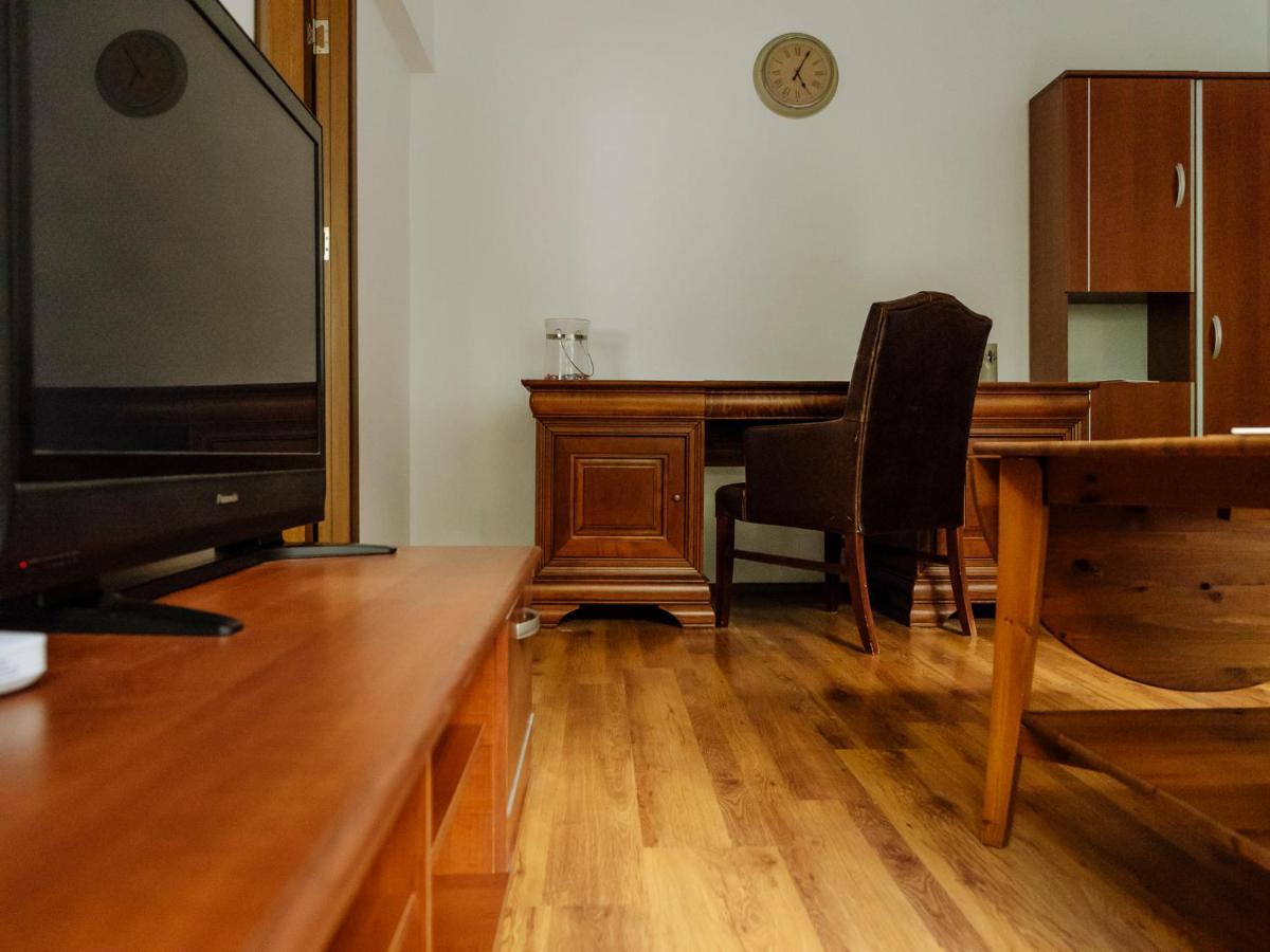 Old Town Historic Apartment With Backyard Mini Park Bukarest Exteriör bild