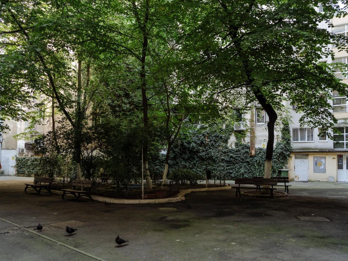 Old Town Historic Apartment With Backyard Mini Park Bukarest Exteriör bild