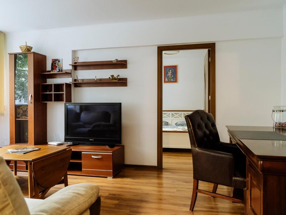 Old Town Historic Apartment With Backyard Mini Park Bukarest Exteriör bild