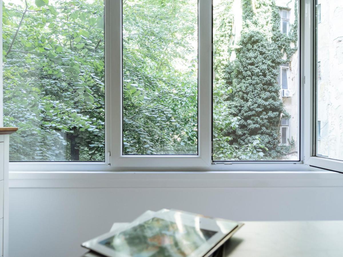 Old Town Historic Apartment With Backyard Mini Park Bukarest Exteriör bild